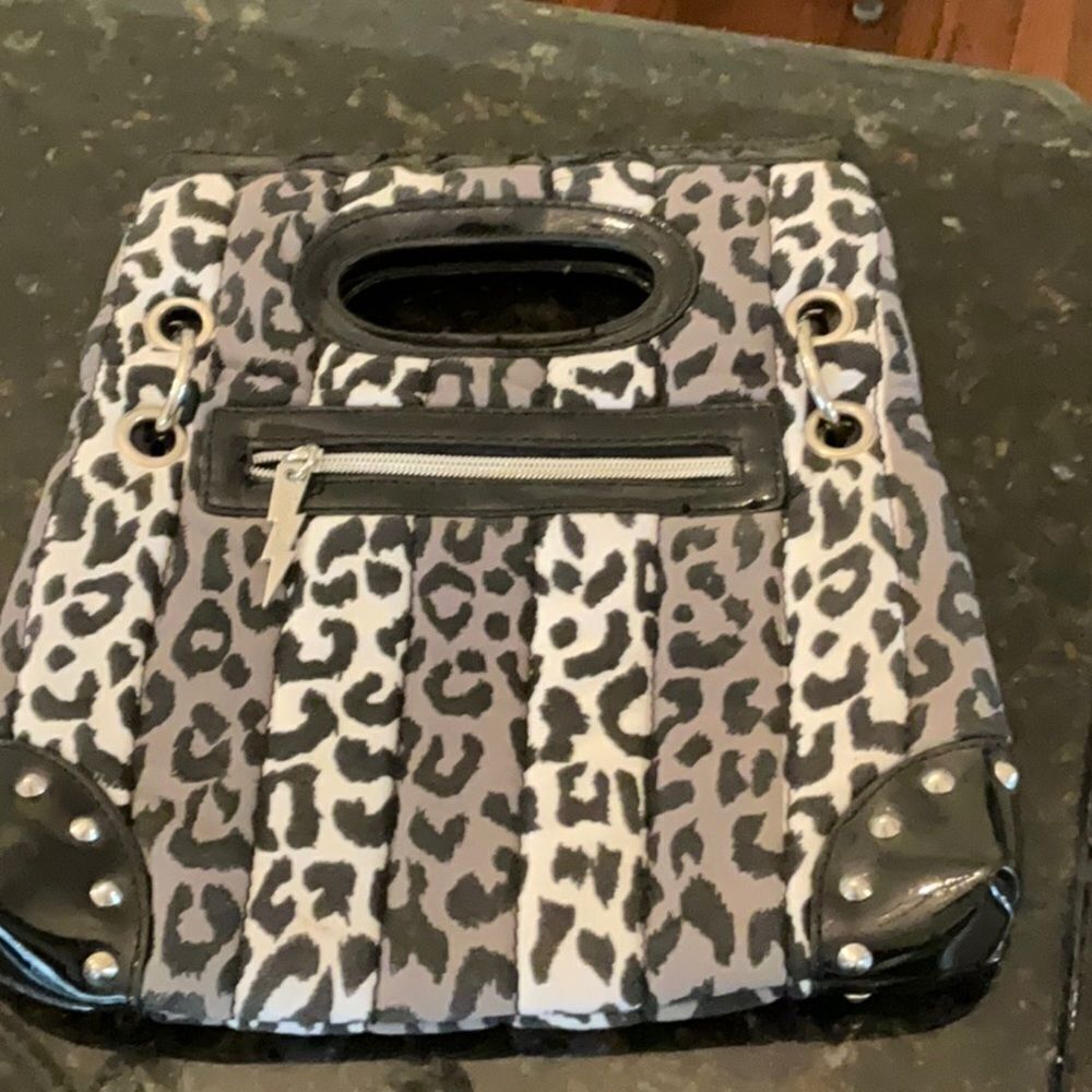 Betseyville Y2K Black & Grey Cheetah Print Clutch EUC